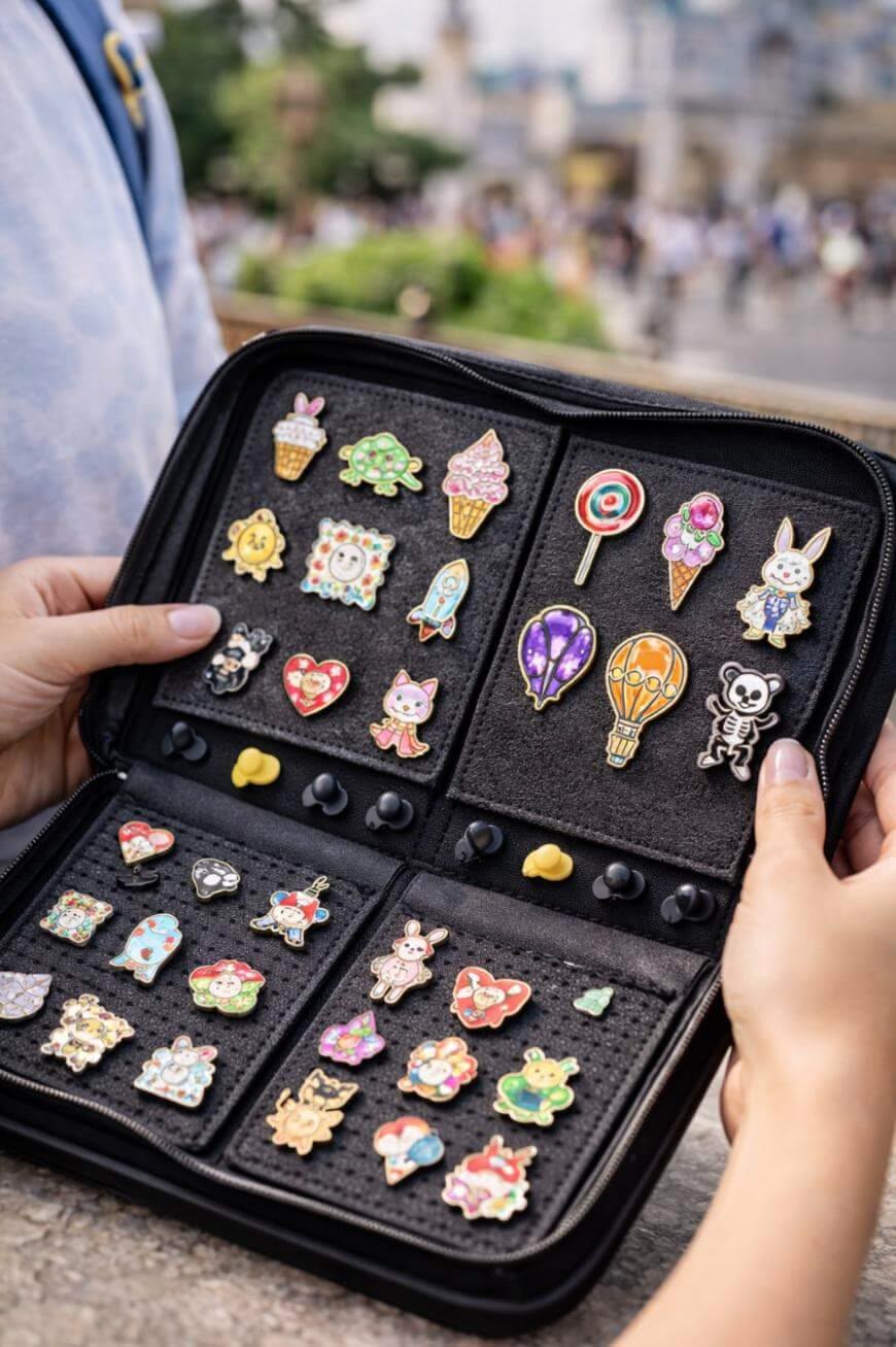 Collecting and Trading　custom pins